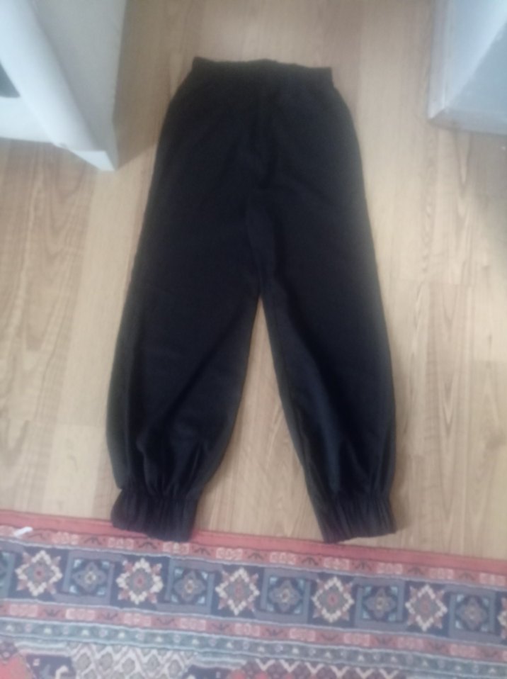 Siyah Kadın Rahat Kesim Midi Pantolon - Görsel 2