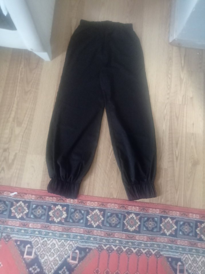 Siyah Kadın Rahat Kesim Midi Pantolon - Görsel 3