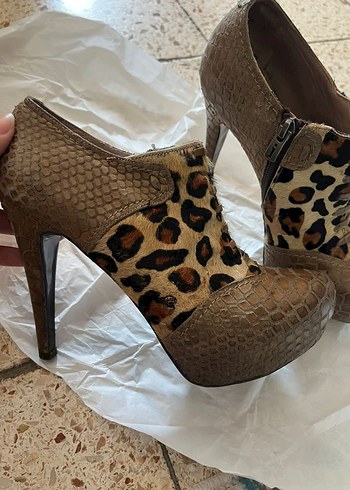 İnci marka Topuklu Yılan Desenli leoparlı Kadın Bot