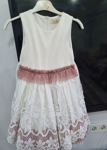 Kız Çocuk Beyaz Nakışlı Dantel Elbise - Görsel 2