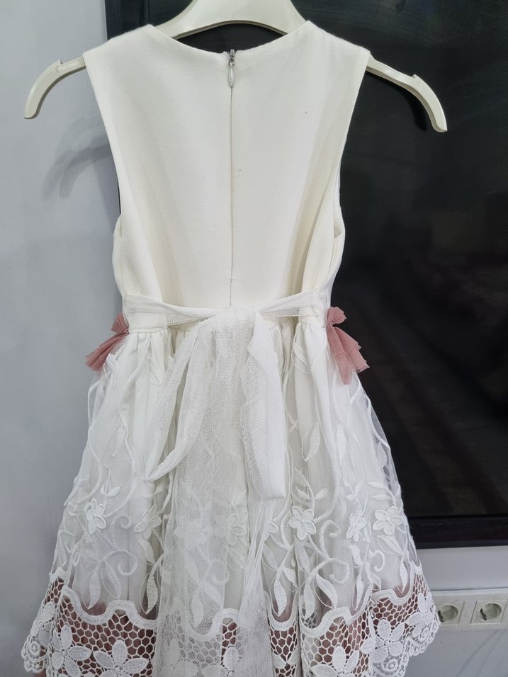 Kız Çocuk Beyaz Nakışlı Dantel Elbise - Görsel 3