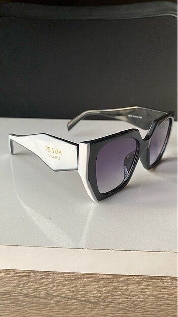 Prada gözlük