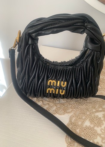 Beden Miu Miu Siyah Deri Çanta
