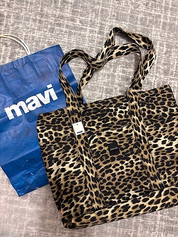 Mavi çanta