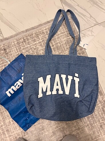Mavi çanta
