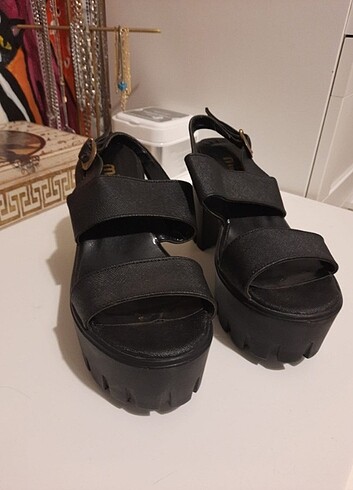Siyah Platform Topuklu Sandalet