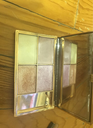 universal Beden Sleek highlighter