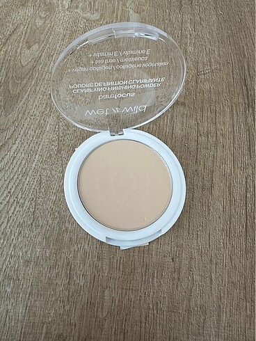 Beden Wet n wild barefocus pudra fair light rengi