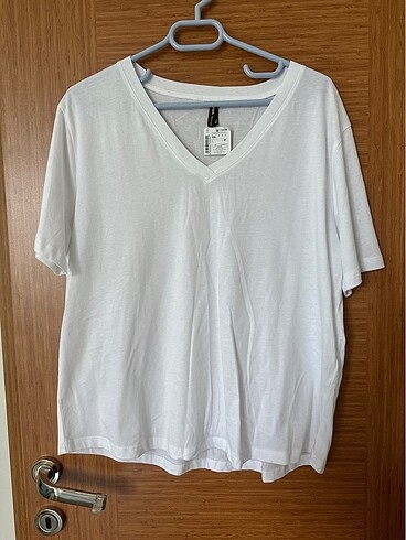 xxl Beden Defacto beyaz basit v yaka tshirt