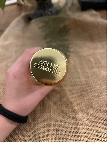 Victoria s Secret ?Bare Vanilla Shimmer?