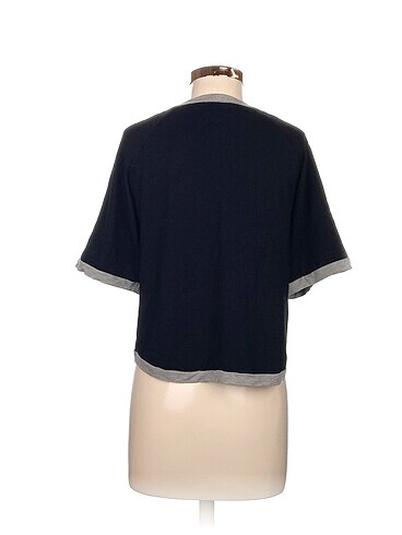 38 Beden Gizia T-shirt %70 İndirimli.