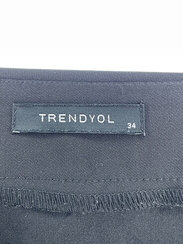 34 Beden siyah Renk Trendyol & Milla Kısa Salopet %70 İndirimli.