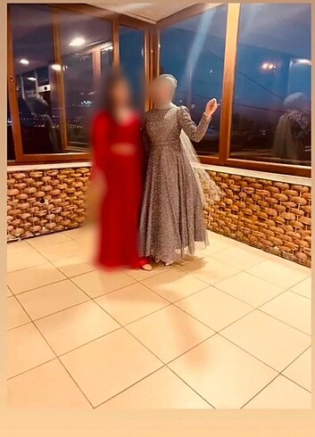Gri renkli taşlı uzun tesettür abiye.