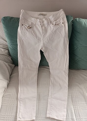 Kullanılmış beyaz pantolon 