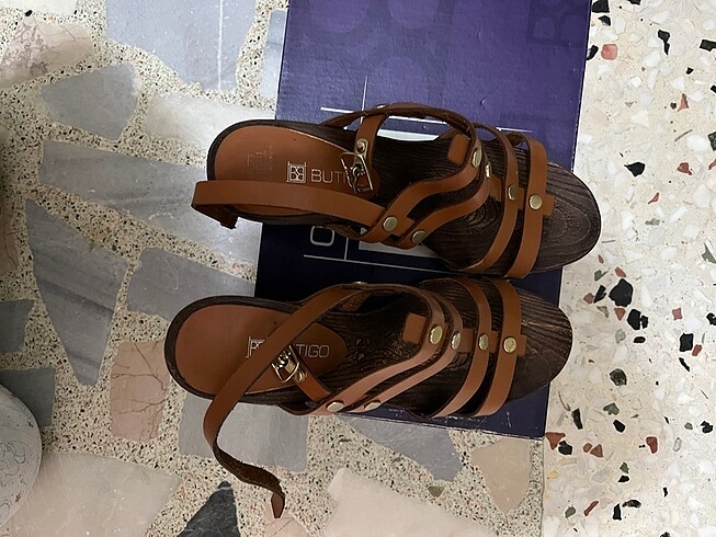 Butıgo marka kahverengi topuklu ayakkabı - Görsel 3