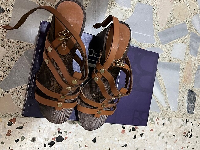 Butıgo marka kahverengi topuklu ayakkabı - Görsel 4