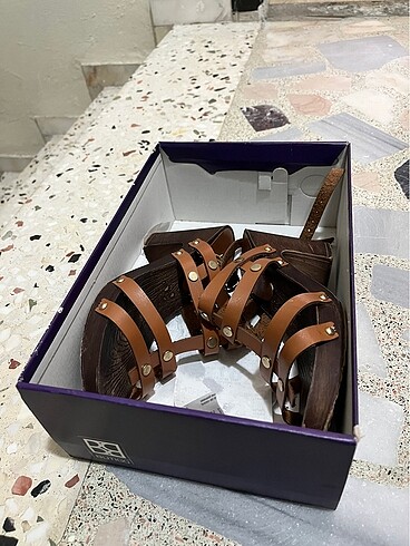 Butıgo marka kahverengi topuklu ayakkabı - Görsel 2