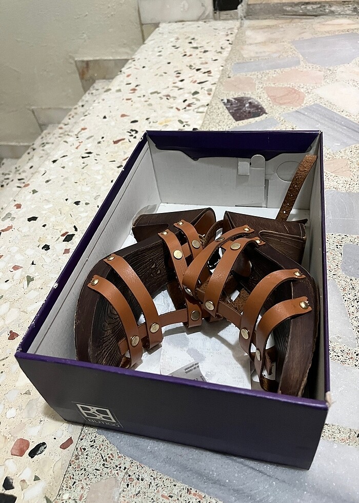 Butıgo marka kahverengi topuklu ayakkabı - Görsel 2