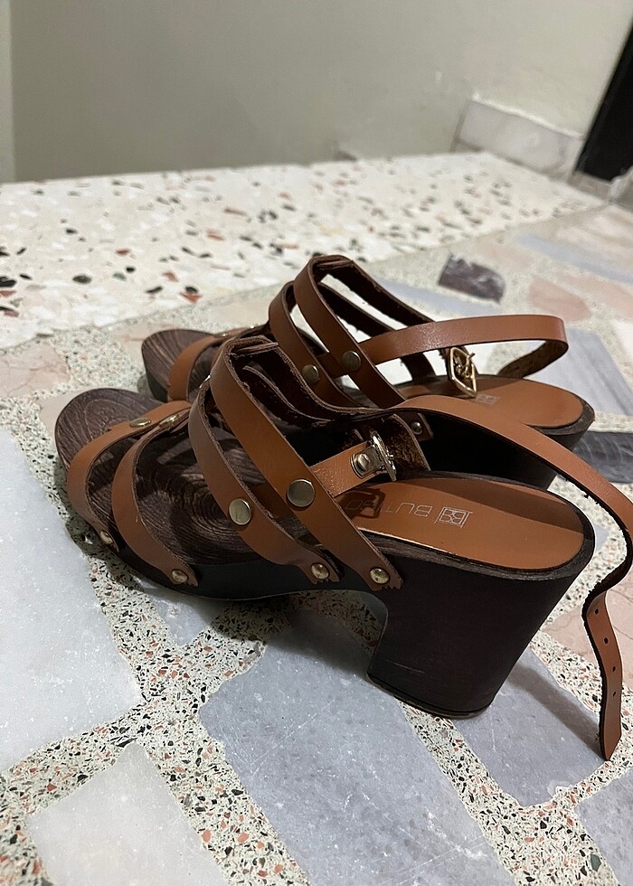 Butıgo marka kahverengi topuklu ayakkabı - Görsel 5