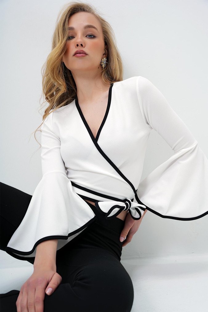 V Yakalı, Kemerli Beyaz Kadın Bluz - Görsel 5