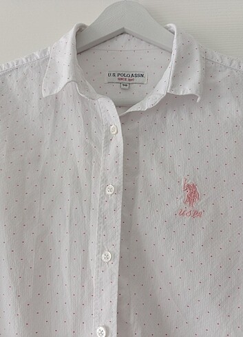 US POLO PEMBE PUANTİYELİ KADİN GÖMLEK  - Görsel 3