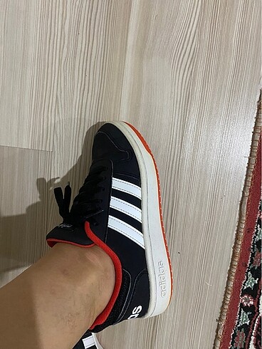 Adidas spor ayakkabı