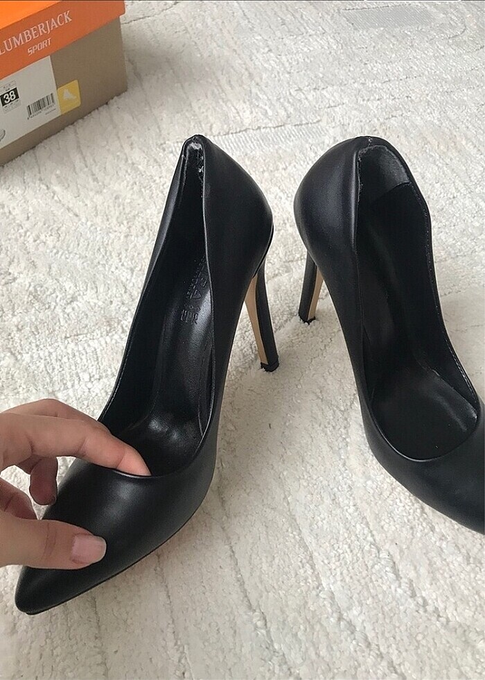 Siyah topuklu ayakkabı - Görsel 2