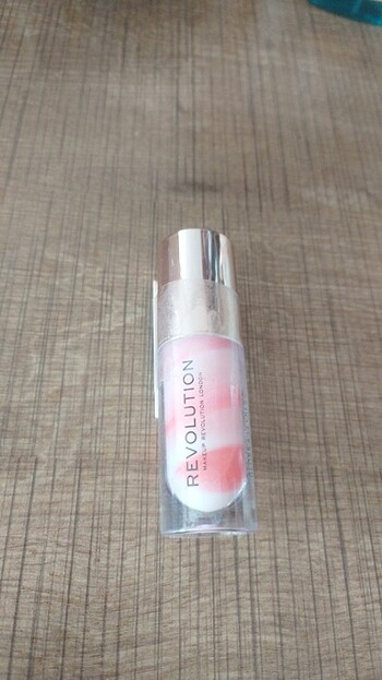 Revolution Lip gloss