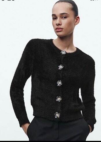 Zara çiçek detaylı suni kürk triko hırka