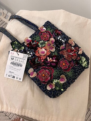 Zara boncuklu çanta