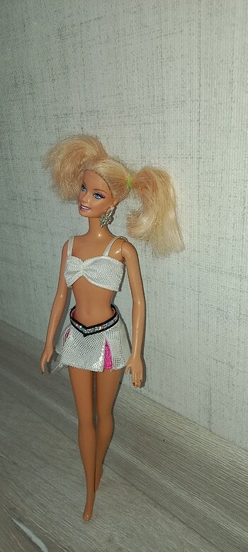 Diğer Okulun popüler kızı barbie