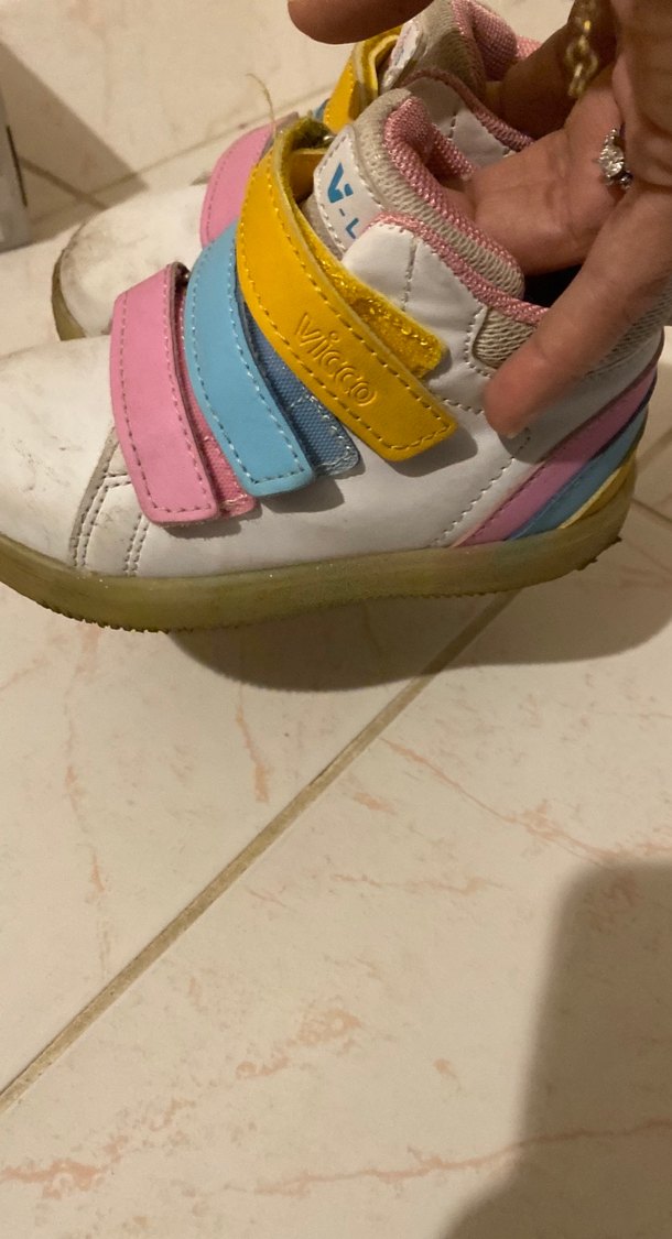 Kız Çocuk Pastel Renkli Cırtlı Spor Ayakkabı 24 numara isikli - Görsel 2