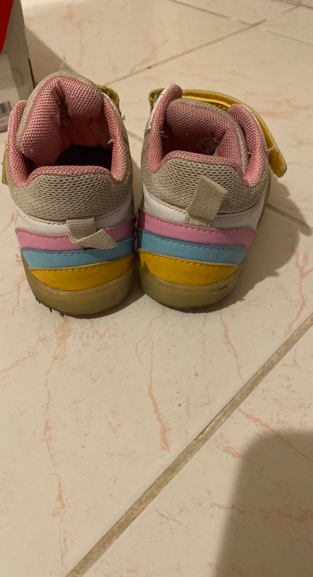 Kız Çocuk Pastel Renkli Cırtlı Spor Ayakkabı 24 numara isikli - Görsel 3