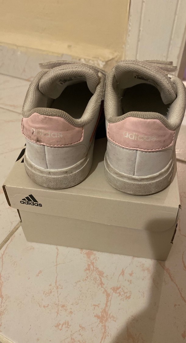 Kız Çocuk Beyaz Spor Ayakkabı Velcro adidas 26 numara - Görsel 3