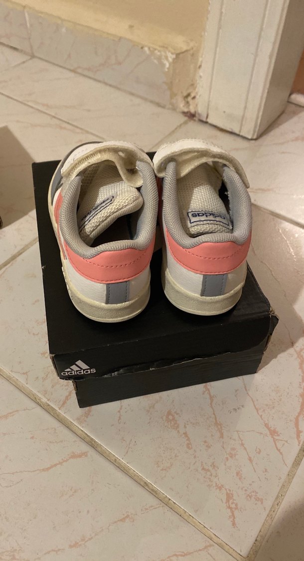 Kız Çocuk Beyaz Gri Spor Ayakkabı adidas 23 numara - Görsel 3