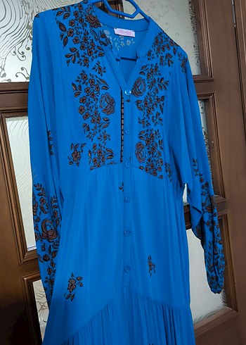 Mavi İşlemeli Boncuk Detaylı Uzun Elbise - Görsel 3