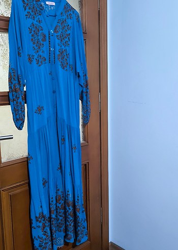 Mavi İşlemeli Boncuk Detaylı Uzun Elbise - Görsel 4