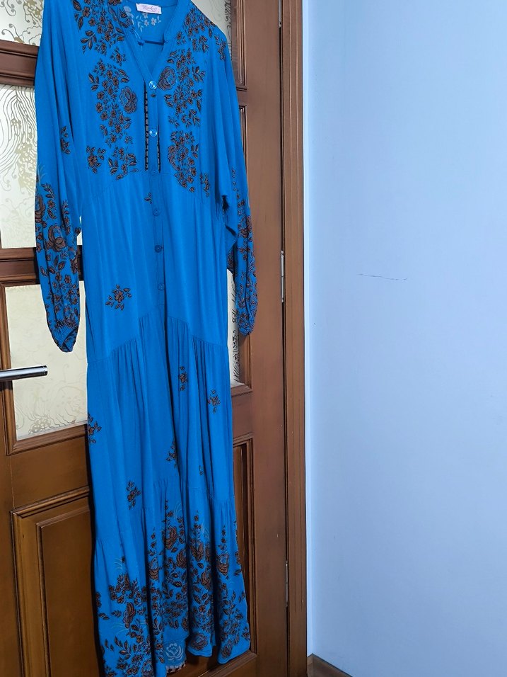 Mavi İşlemeli Boncuk Detaylı Uzun Elbise - Görsel 4