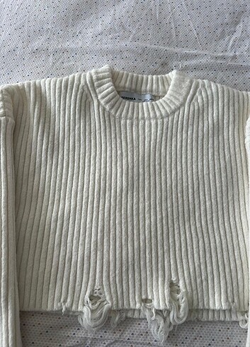 Bershka yırtık detaylı kazak - Görsel 3