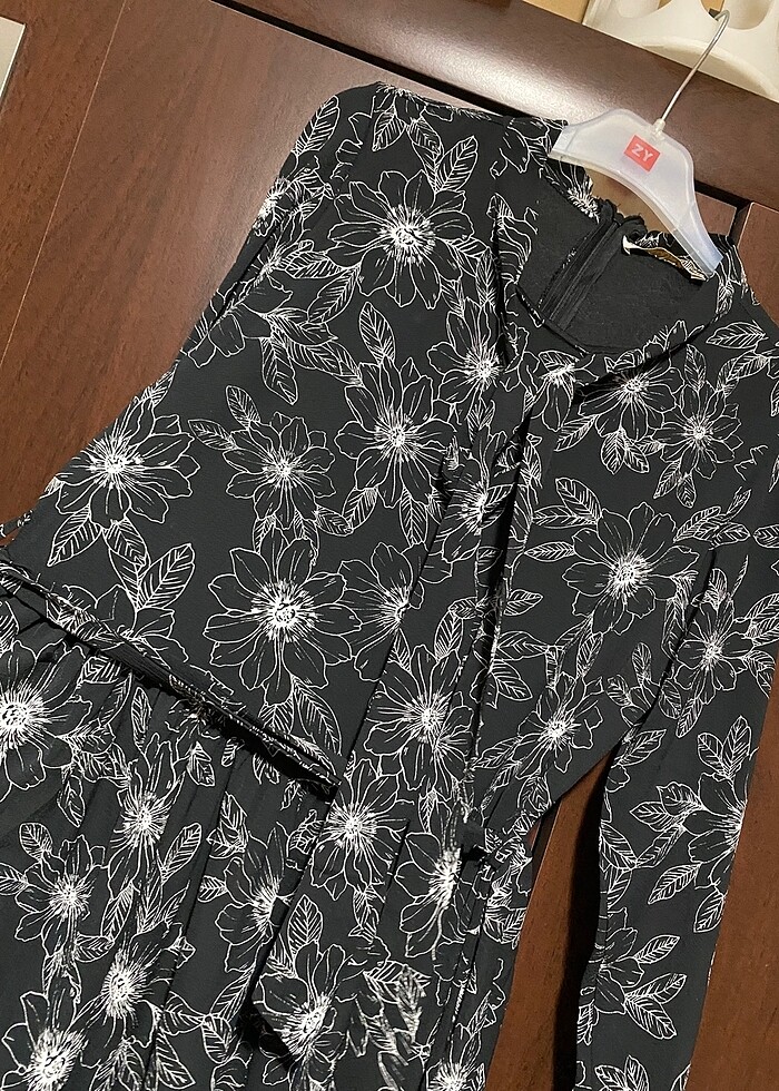 Çiçek desen tesettür elbise - Görsel 3