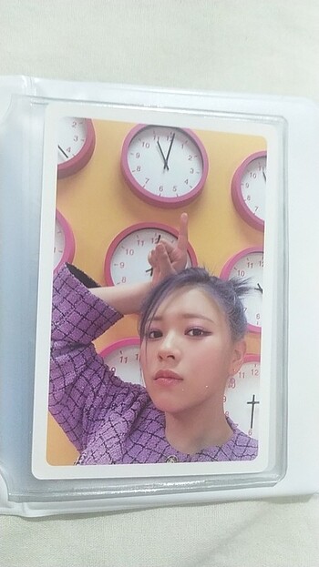  Jeongyeon between pob