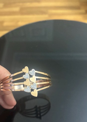 Altın Renkli Kalp Detaylı Kadın Bileklik - Görsel 3