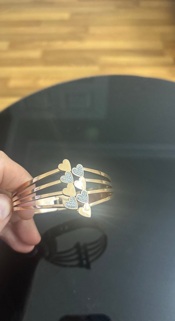 Altın Renkli Kalp Detaylı Kadın Bileklik - Görsel 2