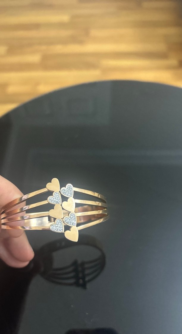 Altın Renkli Kalp Detaylı Kadın Bileklik - Görsel 3