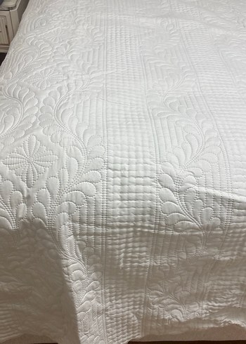 Beyaz Nakışlı Yatak Örtüsü - Görsel 3