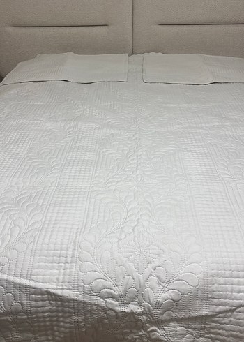 Beyaz Nakışlı Yatak Örtüsü - Görsel 5