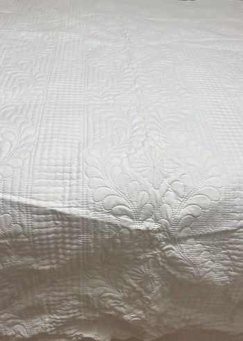 Beyaz Nakışlı Yatak Örtüsü - Görsel 4