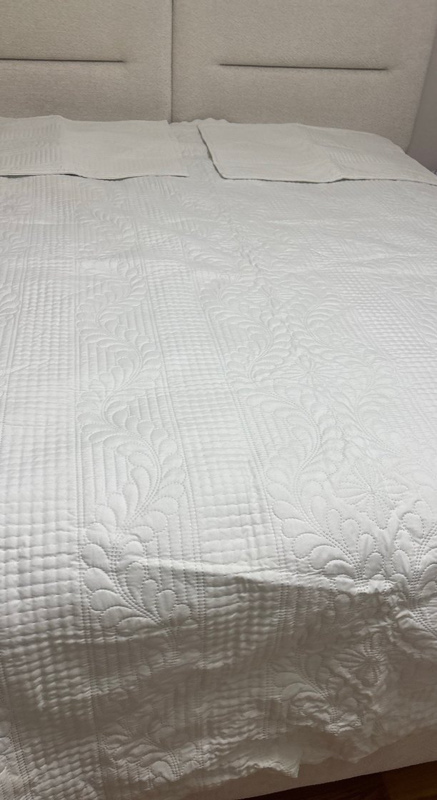 Beyaz Nakışlı Yatak Örtüsü - Görsel 2