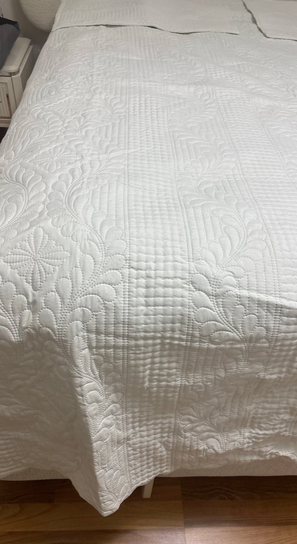 Beyaz Nakışlı Yatak Örtüsü - Görsel 3