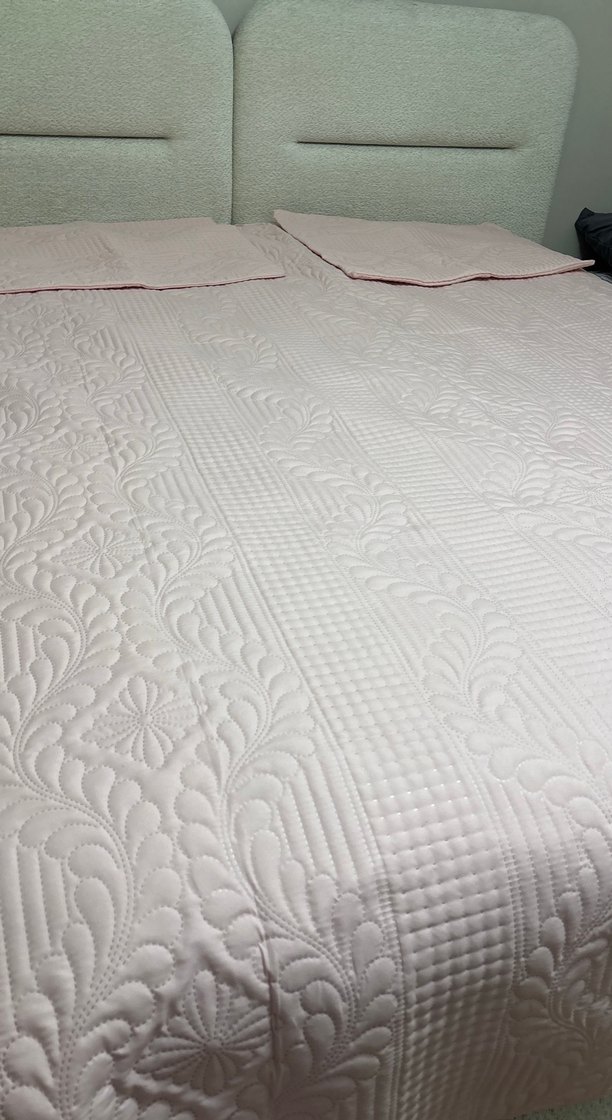 pembe Parlak Dikişli Yatak Örtüsü - Görsel 3